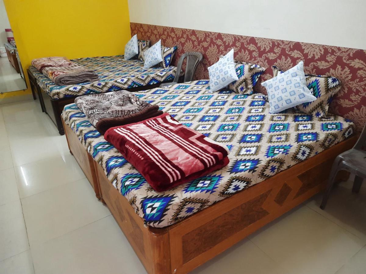 Saar Homestay Uddzsaín Kültér fotó